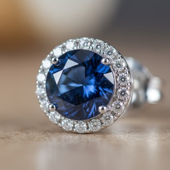 Sapphire stud earring