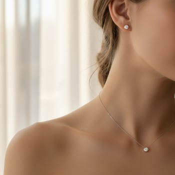 Daylight duo: slim chain and tiny studs